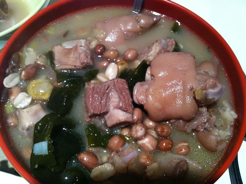 猪蹄排骨汤的做法_猪蹄排骨汤怎么做好吃