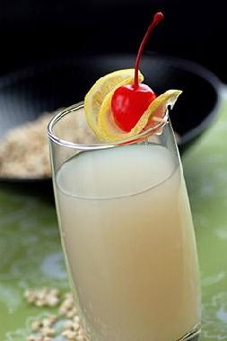 夏日保护肌肤美白的饮品--柠檬薏米水的做法_
