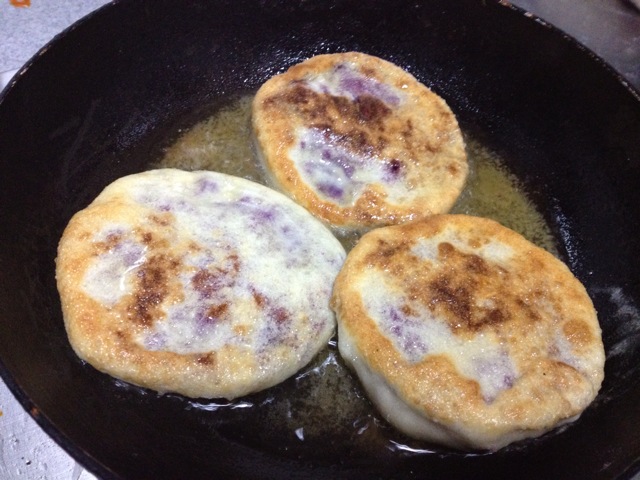 紫薯饼的做法_紫薯饼怎么做好吃