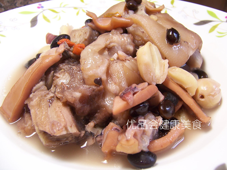 墨鱼干莲子黑豆炖猪蹄的做法