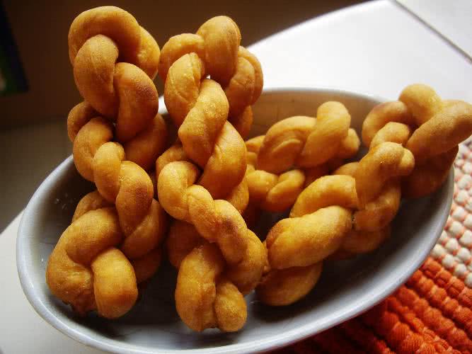 鸡蛋小麻花的做法_鸡蛋小麻花怎么做好吃