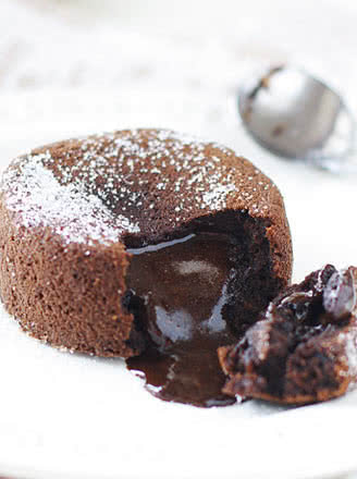 法式巧克力熔岩蛋糕的做法_法式巧克力熔岩蛋