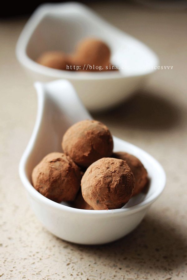 朗姆葡萄干松露巧克力的做法_朗姆葡萄干松露