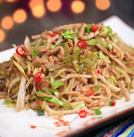 肉丝炒饼的做法_肉丝炒饼怎么做好吃