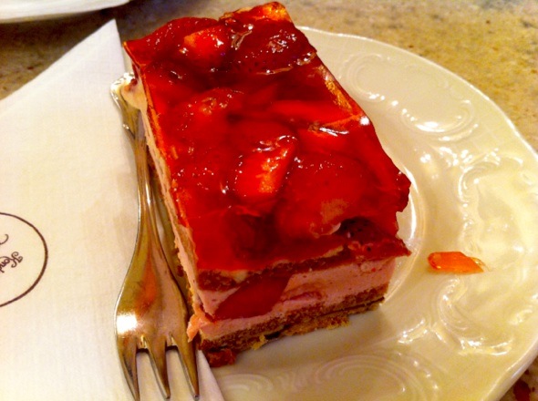 草莓果冻优格蛋糕_冷冻空心菜的美食日记
