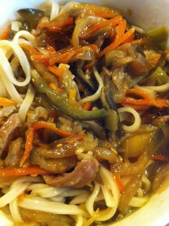 肉丝茄子胡萝卜拌面