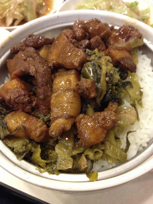 酸菜卤肉饭