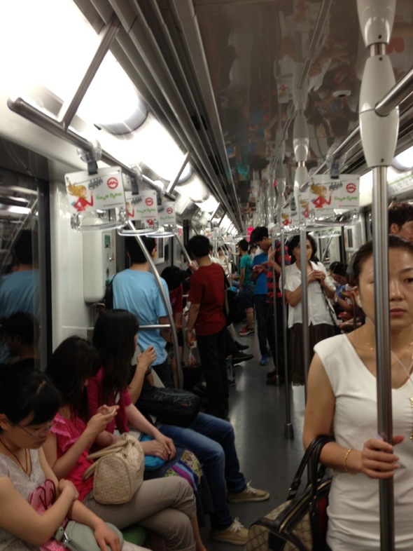 上海地铁突冒浓烟:坐地铁的安全注意问题!