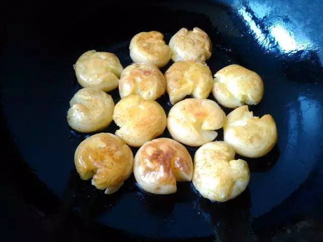 香煎小土豆怎么做 土豆怎么做好吃 小土豆怎么做