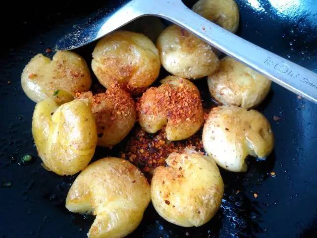 香煎小土豆怎么做 土豆怎么做好吃 小土豆怎么做
