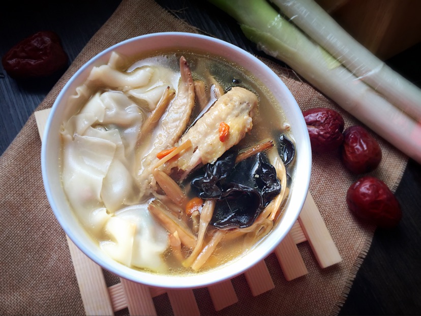 明天早餐,就吃这碗又暖又香的鸡汤馄饨!
