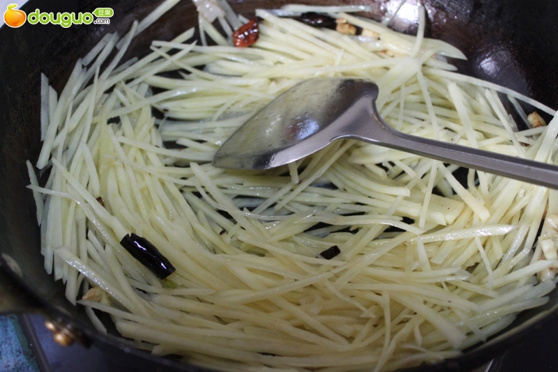 【酸辣土豆丝|酸辣土豆丝做法】酸辣土豆丝怎