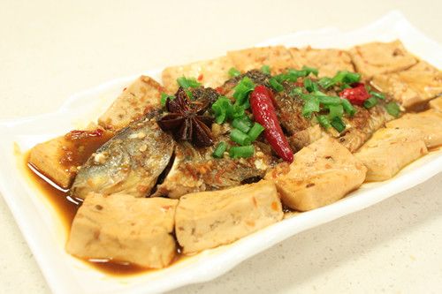 醬香鯽魚燒豆腐